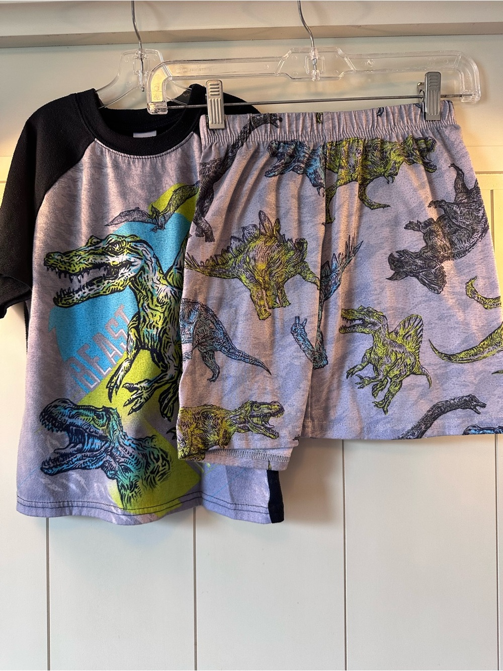 The Children's Place Gray, Black & Green Dinosaur Pajama Set